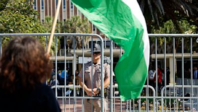 DeSantis lauds law enforcement, universities at UF as protesters demonstrate