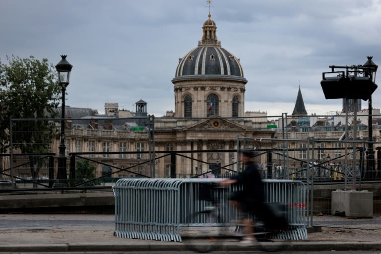 Paris shops, restaurants say Olympics hammering business