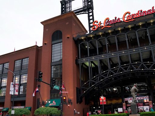 Cardinals-Braves game delayed due to inclement weather Tuesday night