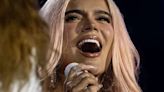 Karol G acompaña a Andrea Bocelli en nueva versión de ‘Vivo por ella’ | Teletica