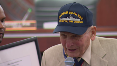 97-year-old World War II veteran Dick Miller to lead Memorial Day Parade in Aurora, Illinois