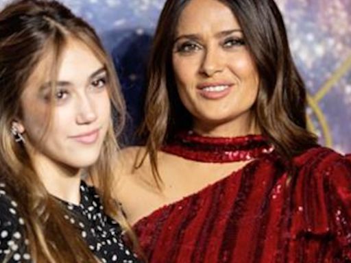 A Salma Hayek no le gusta el "sacrificio" que tomará su hija en la carrera profesional que eligió - E! Online Latino