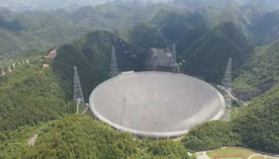 登觀景台一覽「中國天眼」全貌 禁帶手機等電子產品防電波干擾