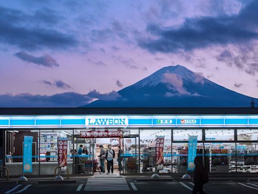 超美富士山打卡點恐消失！遊客太多生亂象 居民擬「黑幕」全遮住