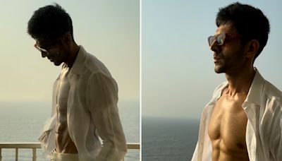 Endless Sea And Abs Make Kartik Aaryan's Breezy White Nautical Outfit Look Even Better