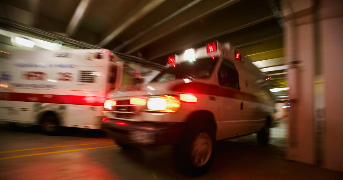 Man dies after crashing car into tree on Detroit's west side