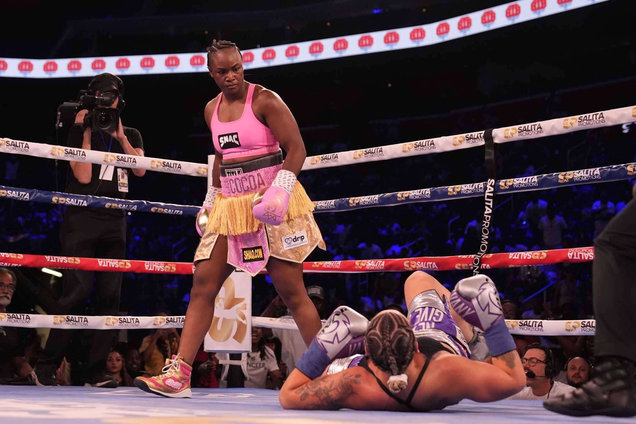 Claressa Shields knocks out Vanessa Lepage-Joanisse in 2nd round, winning 4th and 5th titles
