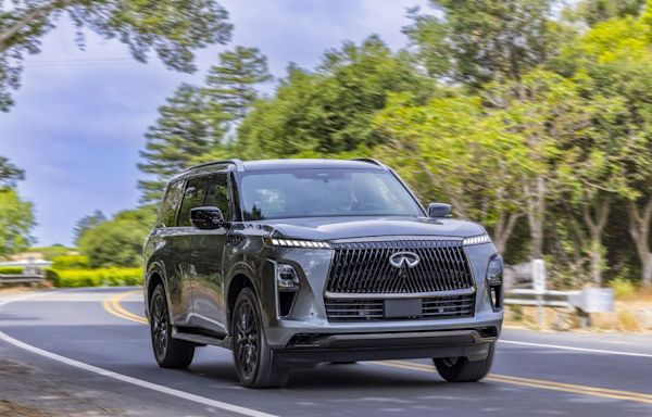 View Photos of the 2025 Infiniti QX80