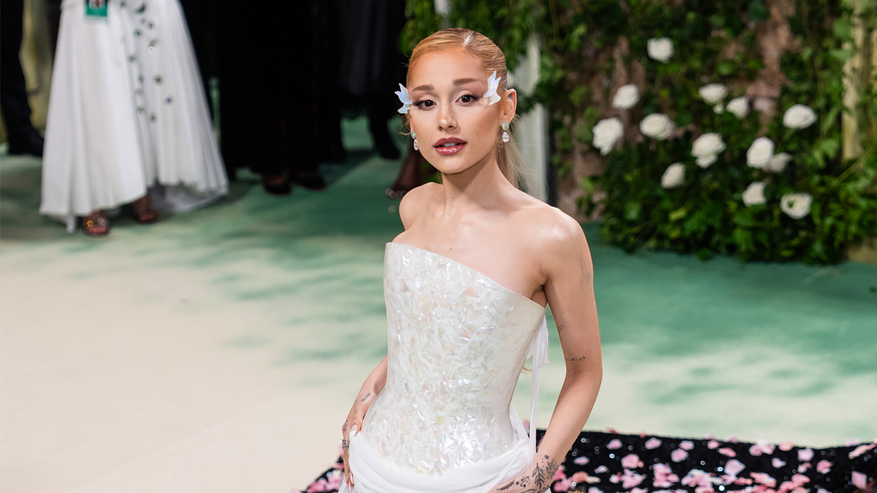 Ariana Grande Beauty 2024: Her Sweet Yet Sexy Makeup Looks