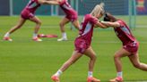 Última sesión de la selección femenina antes de volar a Francia