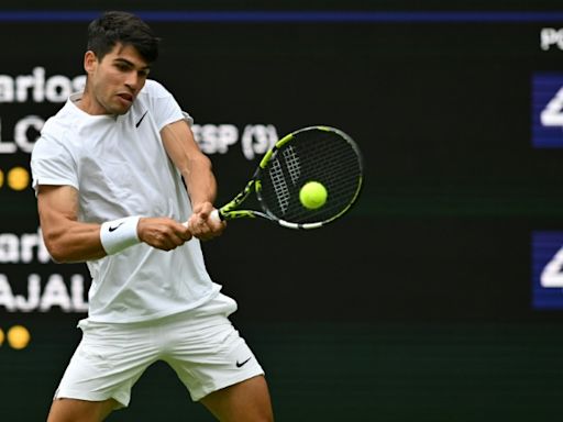 Alcaraz vence en su debut en Wimbledon ante un batallador Lajal