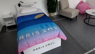 Por qué camas de la Villa Olímpica de París 2024 son de cartón; resisten hasta 4 personas