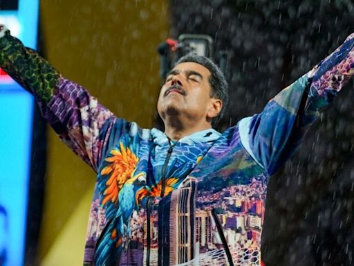 Nicolás Maduro se inventa que Karol G le ha compuesto una canción para su campaña presidencial