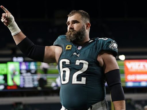 Former Eagles center Jason Kelce makes shirtless stop at Wright’s Barbecue