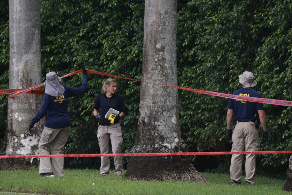 Man arrested after poking rifle onto Trump golf course charged with federal gun crimes