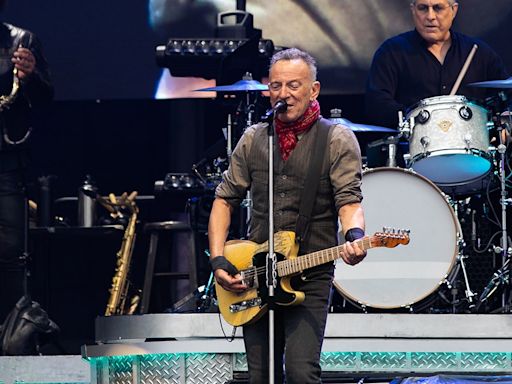 Bruce Springsteen postpones tour dates for the next ten days under ‘doctor’s direction’