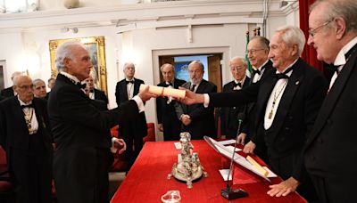 El cardiólogo José María Cruz Fernández ingresa en la Real Academia de Medicina y Cirugía de Sevilla