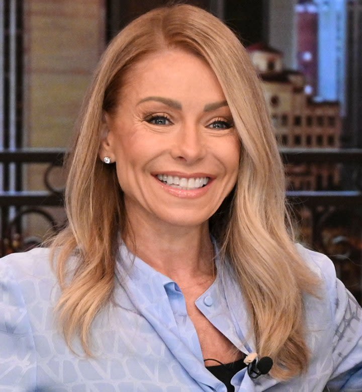 Kelly Ripa Snuck into Ryan Seacrest's Dressing Room (& Filmed the Whole Thing)