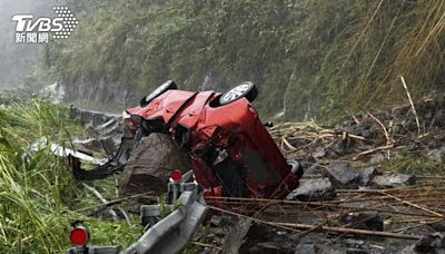 颱風留守搶修…阿里山林鐵班長遭巨石狠砸「車身全扁」亡