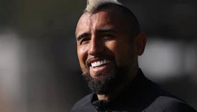 Almirón confirma que Arturo Vidal no estará frente a Everton, pero sí podría llegar al debut copero: “Se está recuperando”