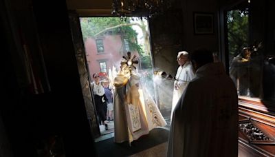 ‘He’s Coming!’: Joyous Eucharistic Pilgrimage Visits New York, Crosses Brooklyn Bridge