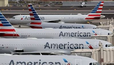Passageiros negros expulsos de avião da American Airlines vão à justiça contra empresa aérea