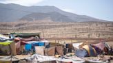 Familias marroquíes desplazadas de sus hogares de montaña se preparan para las noches sin cobijo
