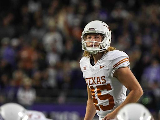 WATCH: Texas kicker Bert Auburn gets put on scholarship