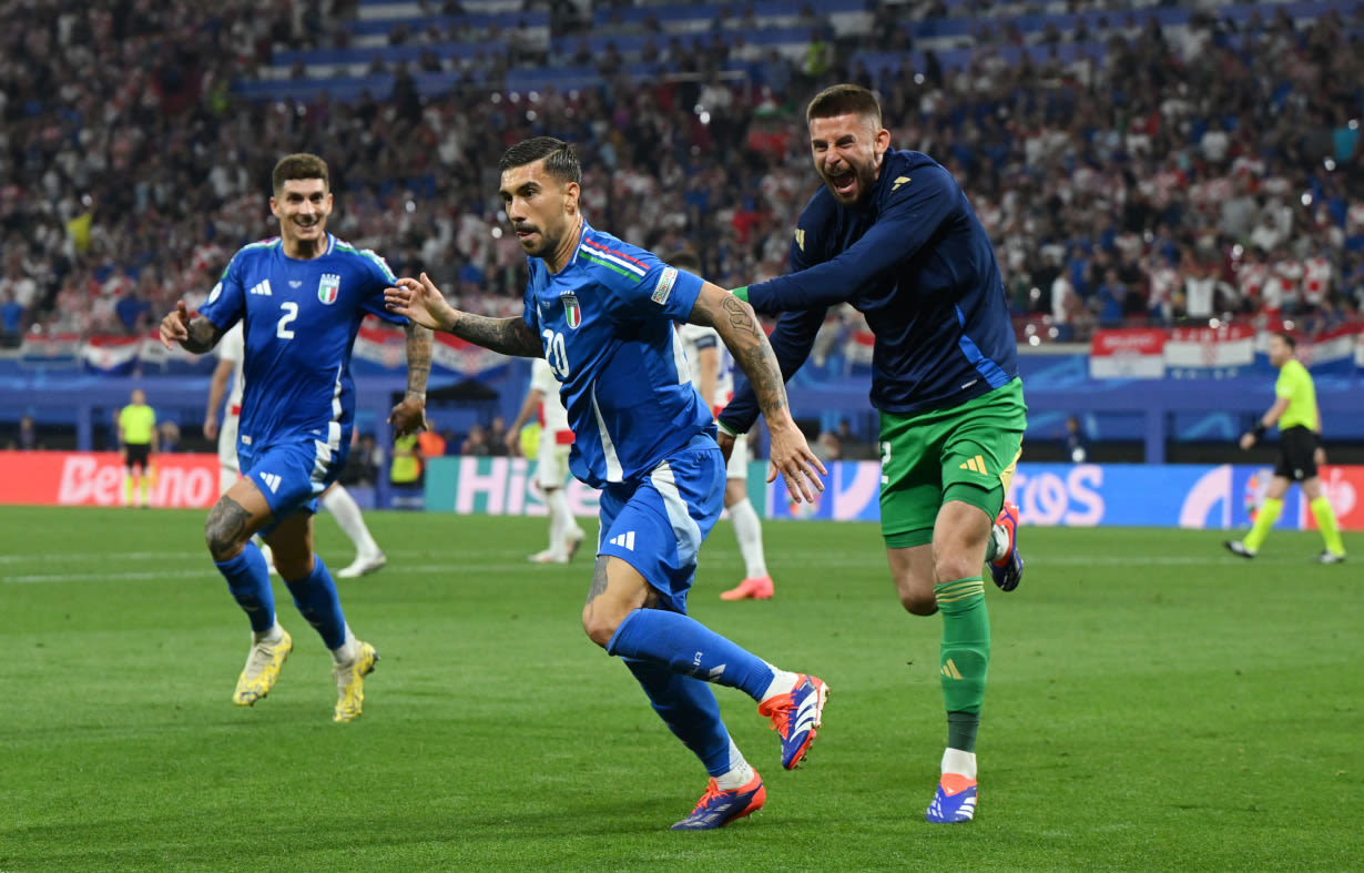 Video: Zaccagni’s equaliser against Croatia seen from Italy stands