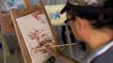 Artista filipino cria pinturas usando seu próprio sangue