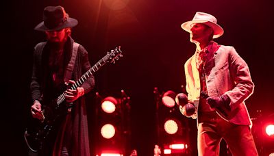 Jane's Addiction Concert Ends Abruptly After Perry Farrell Punches Dave Navarro Onstage