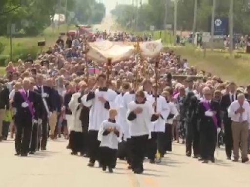 Thousands gather at National Shrine of Our Lady of Champion as Eucharistic Pilgrimage comes to town