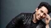 Review: JOHN LLOYD YOUNG Wows with His Lush Tenor and Soaring Falsetto
