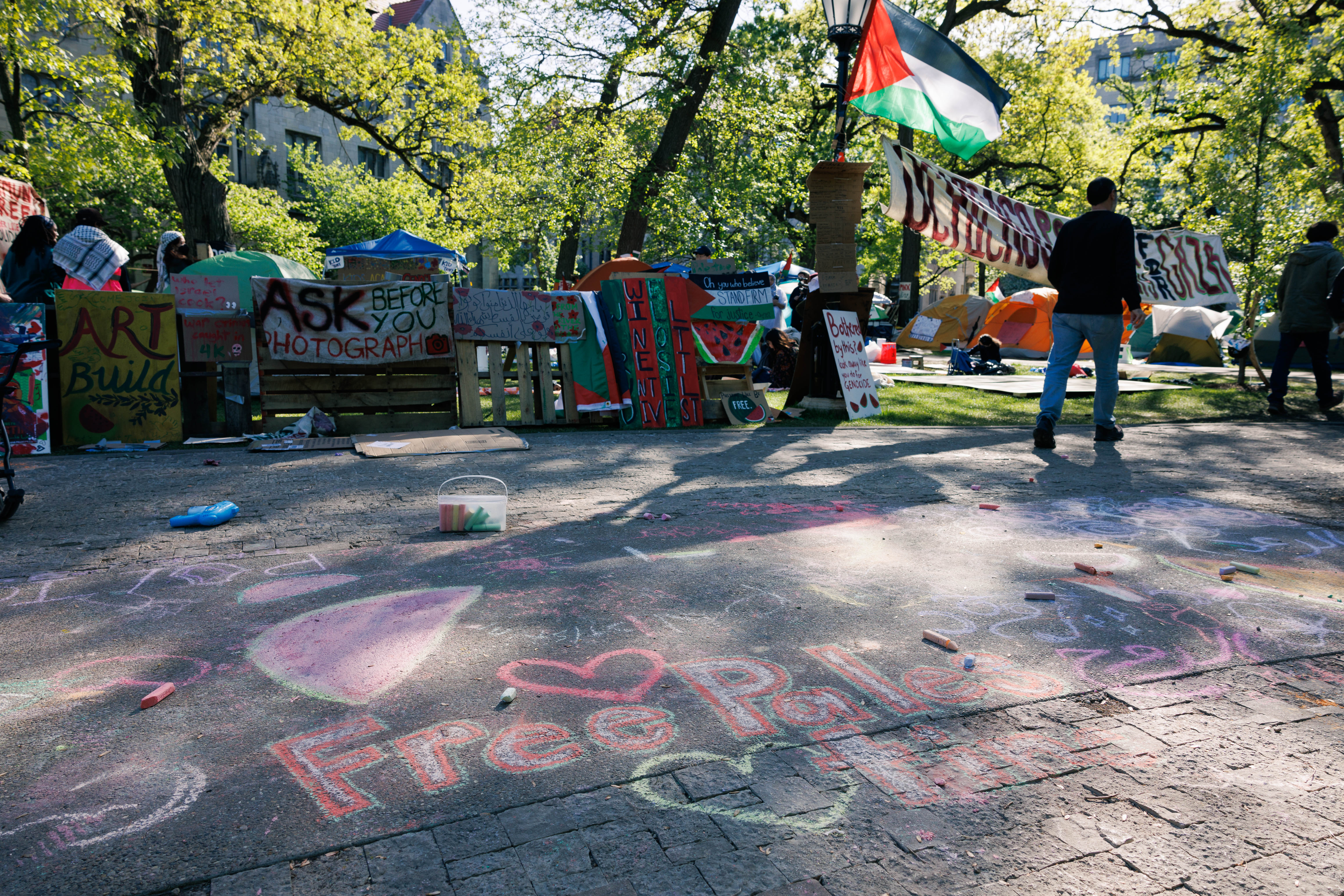 Pro-Palestinian camps remain at Chicago-area campuses; 68 arrested at the School of the Art Institute