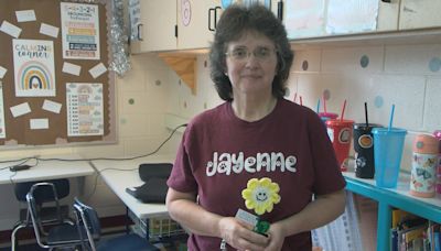 Elementary school custodian crochets 550 flowers for each student’s mom on Mother’s Day