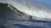 Surfista cego conquista ondas da Nazaré