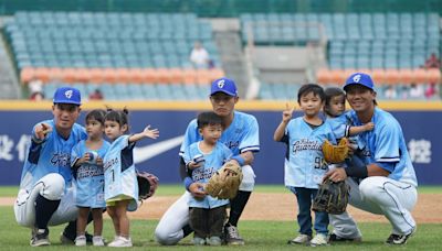 悍將高國麟帶4歲兒子開球 盼未來不打棒球讀電機系