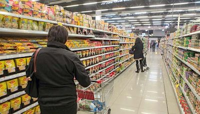 Compradores chilenos vuelven a los orígenes ante inflación: más visitas al supermercado y compras más pequeñas | Diario Financiero