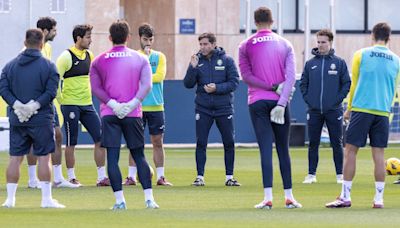 Marcelino dirige uno de los entrenamientos más concurrido del año