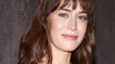 Lizzy Caplan Critiques Instagram-Style ‘Sexiness’: ‘It’s A Strange Time’