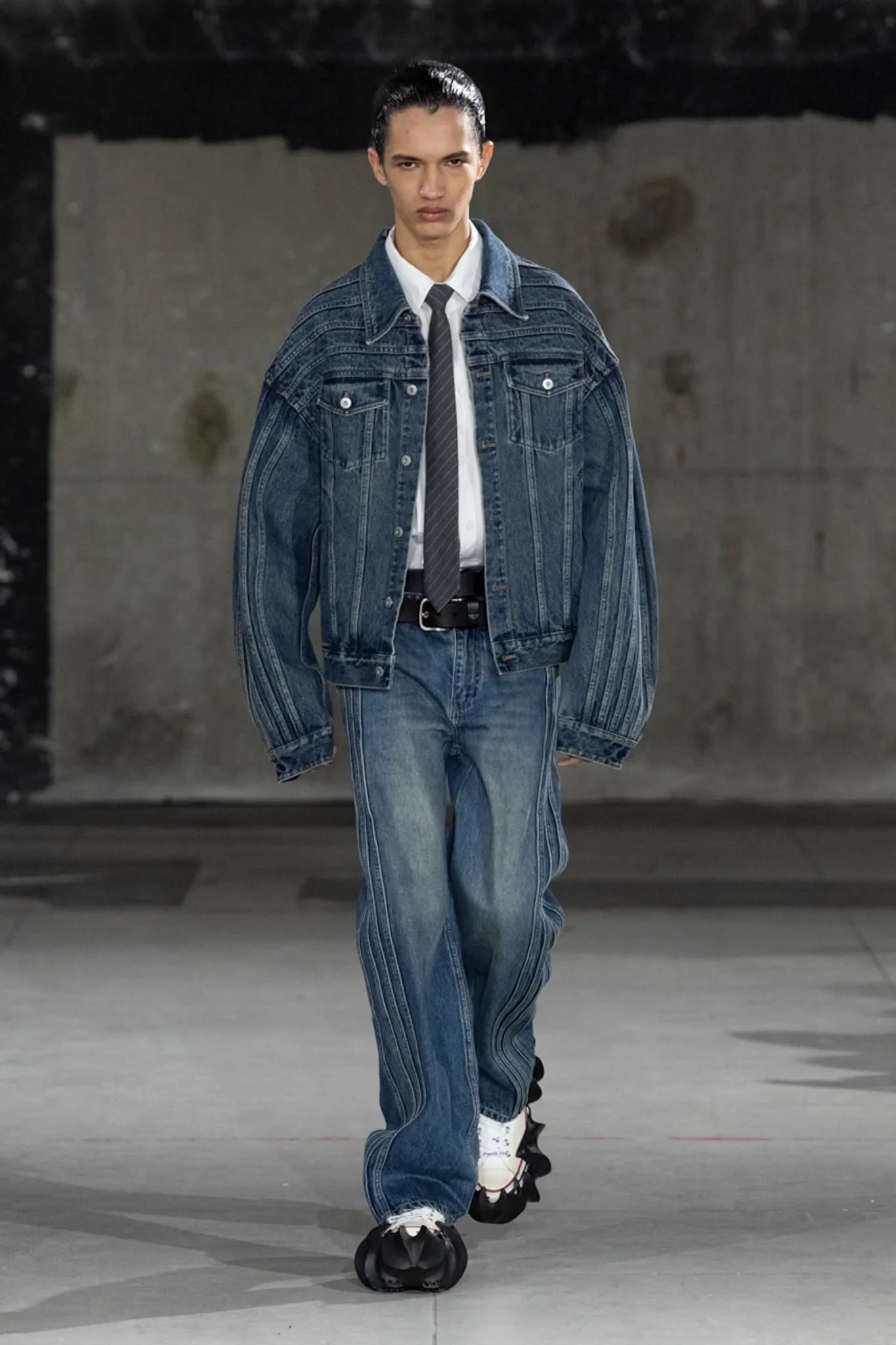 Business Class: Denim Suits Trend on the Runway