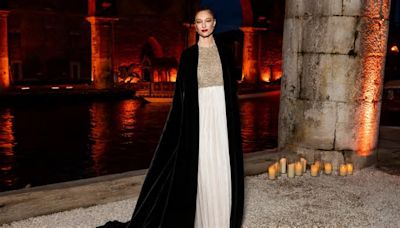 Beatrice Borromeo impacta en Venecia con el vestido boho que llevaría una diosa griega