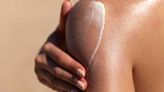 Qu'est-ce que l'«antisunscreen», cette pratique qui inquiète avant l’été ?