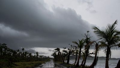 Decenas de personas refugiadas y carreteras cerradas por fuertes lluvias en Puerto Rico debido a vaguada - El Diario NY