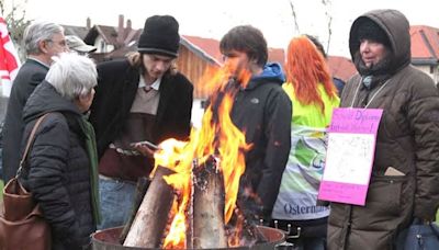 Mahnfeuer für den Frieden: Osterkundgebung in Miesbach für Ende der Gewalt