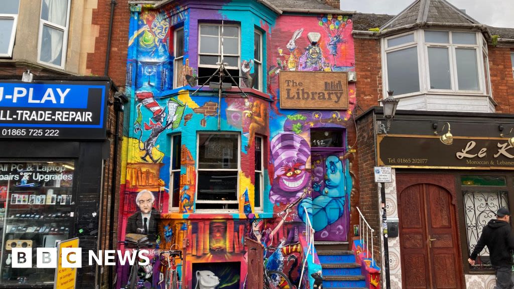 Carroll and Tolkien characters feature on Oxford pub mural