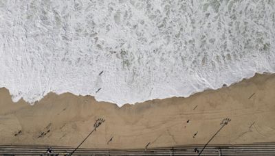 Com ondas de até 3 metros, orla do Rio de Janeiro enfrenta ressaca
