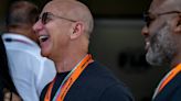 El superyate de Jeff Bezos llegó el sur de la Florida. Por su gran tamaño tiene que anclar en un puerto
