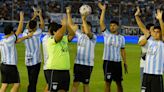 En Atlético Tucumán rompen las barreras con su equipo de fútbol para ciegos