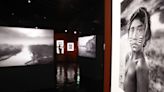 Abre "Amazônia", una muestra multisensorial del fotógrafo Sebastião Salgado en Madrid